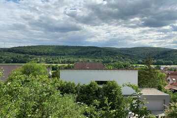 Exklusive 2,5-Zimmer-Wohnung mit Blick in das Remstal, Strom und Heizung inklusive