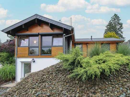 Das besondere Haus mit herrlichem Grundstück und Wintergarten in grünem Idyll