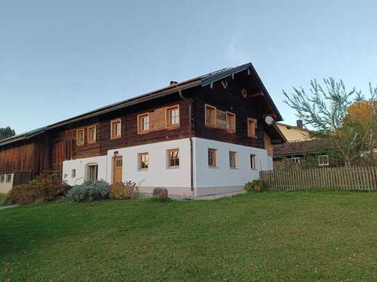 Kernsaniertes Bauernhaus mit gehobener Innenausstattung und EBK in Böbrach