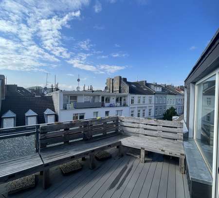 Helle DG-Wohnung mit Terrasse, WG geeignet