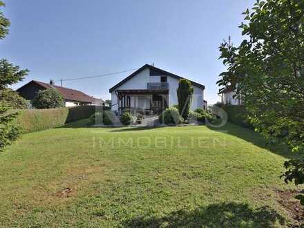 Großzügiges Architektenhaus mit zwei Wohneinheiten in ruhiger Lage