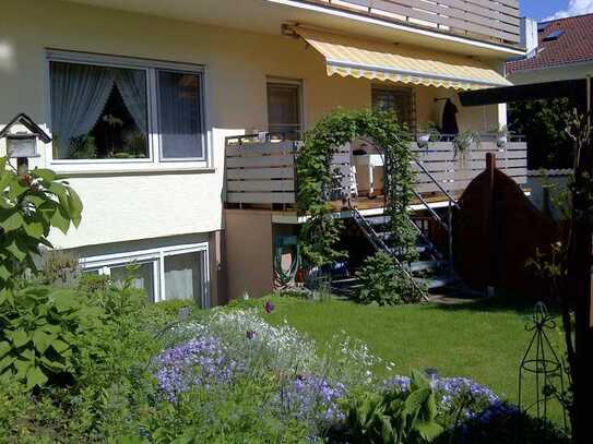 Geschmackvolle 4-Zimmer-EG-Wohnung mit Garten, Terasse, Balkon und viel Extraplatz