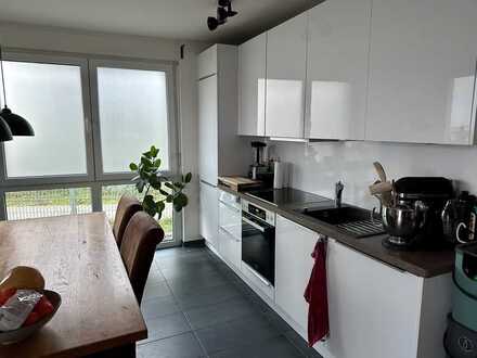 Schöne EG-Wohnung mit zwei Zimmern sowie Terrasse und EBK in Mainz-Gonsenheim