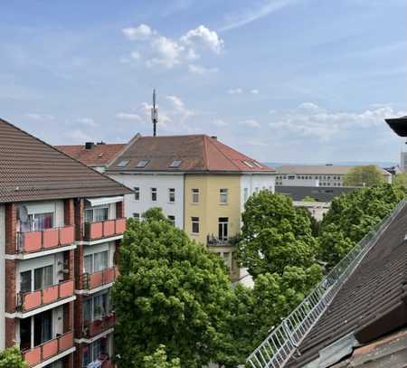 Zentral in Kassel: Gepflegte 3-Zi.- Dachgeschosswohnung mit Wohlfühlgarantie