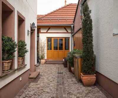 Großes Einfamilienhaus mit Gästehaus