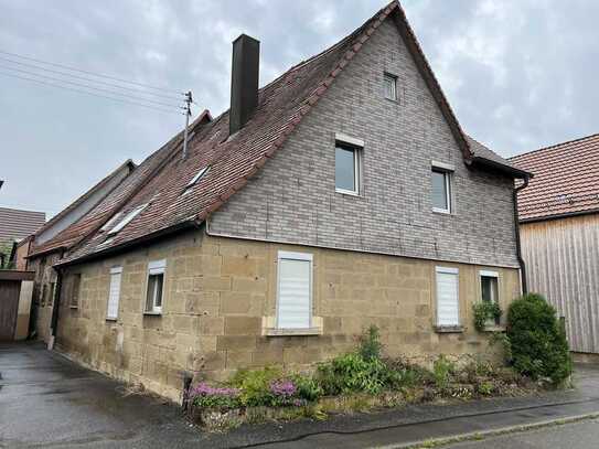 Handwerker aufgepasst ! Verpassen Sie diese Gelegenheit nicht - Einfamilienhaus mit Nebengebäuden.