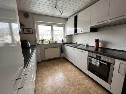 Exquisites RMH mit EBK, 18qm zusätzliches Dachstudio, Balkon und Garage in bevorzugter Wohnlage