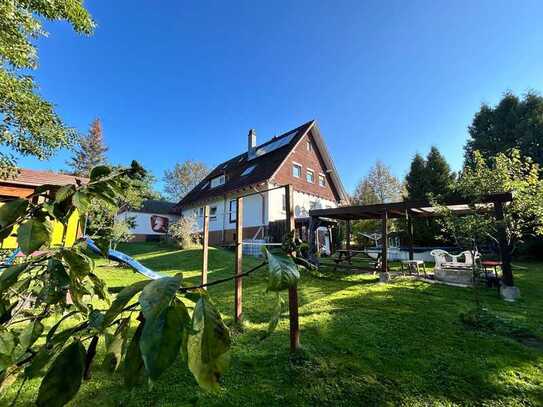 Schramberg-Sulgen: 1-2 Familienhaus mit großem Grundstück und grandioser Aussicht!