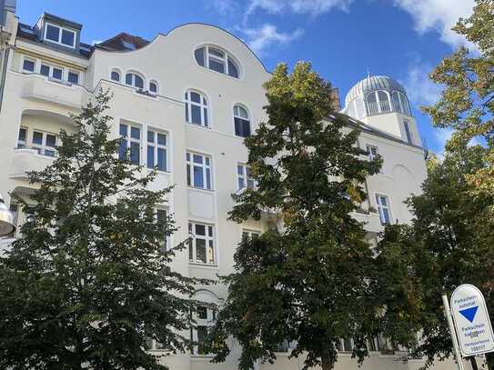 ** Schöne 3 Zimmerwohnung mit Einbauküche ** fußläufig zum Schloss Charlottenburg**