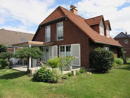 Modernes, hochwertig ausgestattetes und lichtdurchfl. EFH mit Garage in top Lage (Waltringhausen)