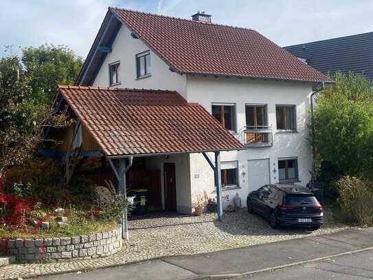 Neuwertiges 5-Zimmer-Einfamilienhaus mit liebevoller Inneneinrichtung & Küche in Petersberg-Marbach