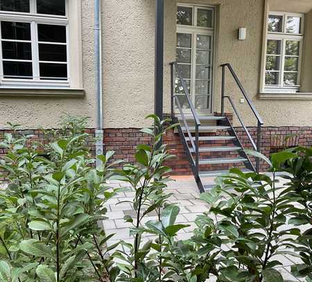 *Erstbezug* Exklusive 2-Raum-Wohnung mit TERRASSE & EINBAUKÜCHE / im Altbau / WE 03