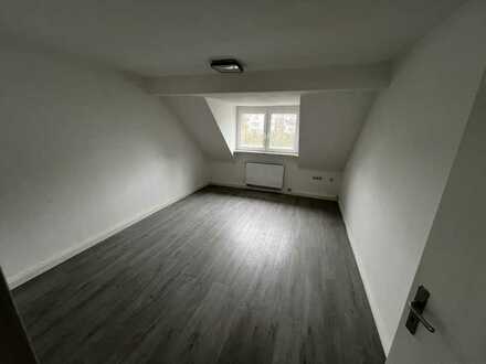 Erstbezug nach Sanierung: ansprechende 1-Zimmer-DG-Wohnung zur Miete in Essen