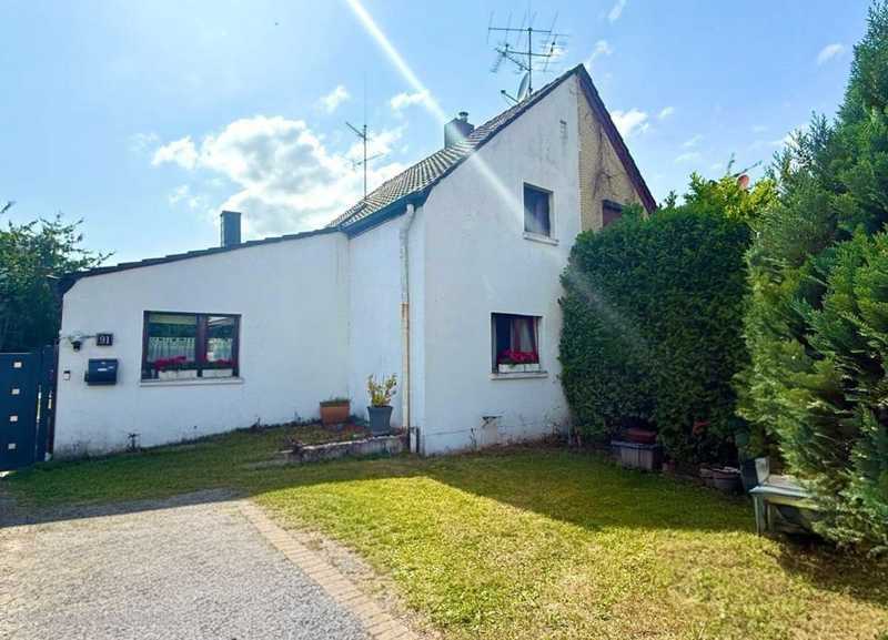 Doppelhaushälfte mit großem Grundstück in Düsseldorf-Eller