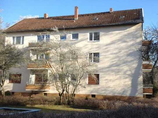 Schöne helle 2-Zimmer-Wohnung mit Balkon in Zehlendorf