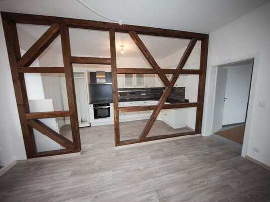 Erstbezug nach Sanierung! Großzügige 2-Zimmer Wohnung in zentraler Stadtlage!