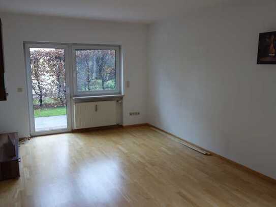 Stilvolle 2-Zimmer-Terrassenwohnung mit geh. Innenausstattung mit Terrasse und EBK