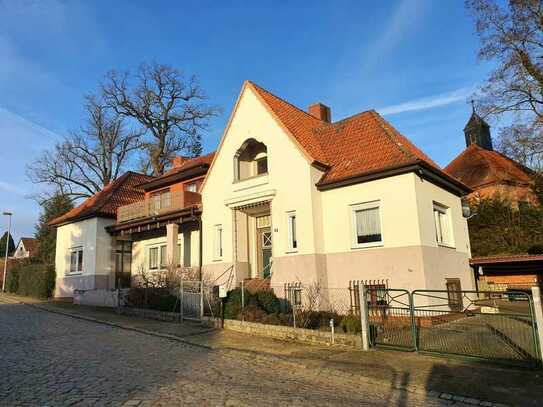 Ehem. Gutsverwalterhaus mit Speichergebäude, auf Wunsch auch mit landwirtschaftlichen Flächen