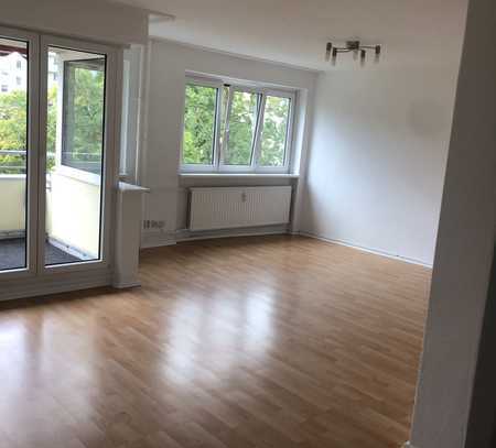 Sanierte 4-Zimmer-Wohnung mit Balkon in Berlin