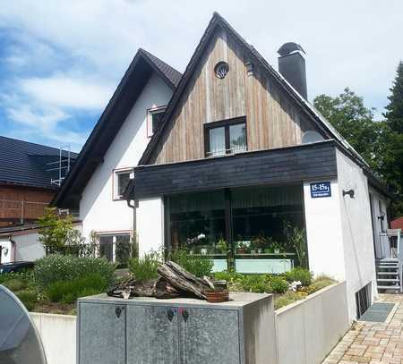 DHH mit 4 Zimmern, 2 Bädern, EBK und Terrasse in München-Lochhausen