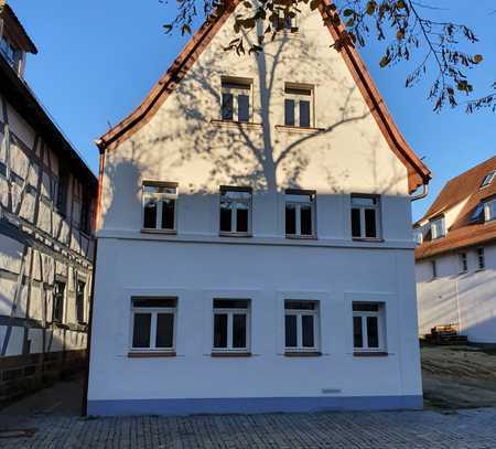 Freundliche und neuwertige 3-Zimmer-Wohnung mit gehobener Innenausstattung mit Balkon in Forchheim