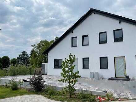 ***ERSTBEZUG - luxuriöse Doppelhaushälfte mit Einliegerwohnung