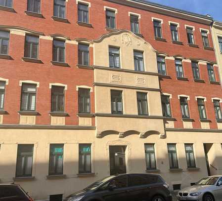 Bezugsfreie, gepflegte 2 Zimmer Wohnung mit Balkon in ruhiger Straße am Weißeplatz