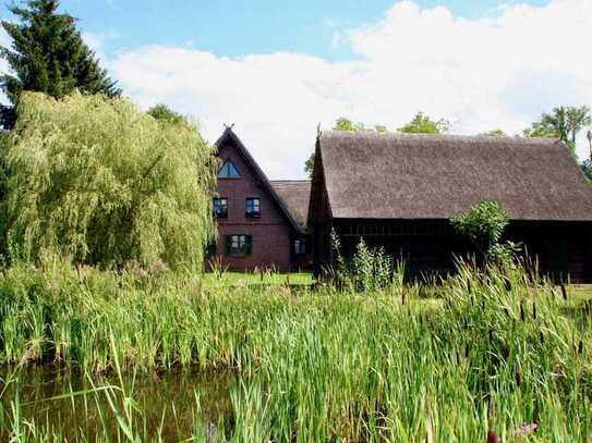 Mitten im Spreewald! 3-Seiten-Hof in Alleinlage mit Reetdach direkt am großen Fließ zu verkaufen