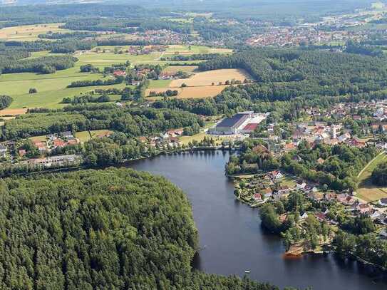 Vollerschlossenes Baugrundstück am See