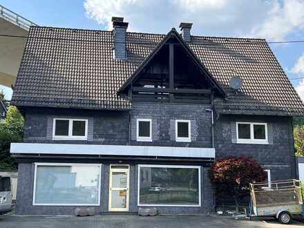 Großes Haus mit 2 Wohneinheiten und einem Büro oder Laden