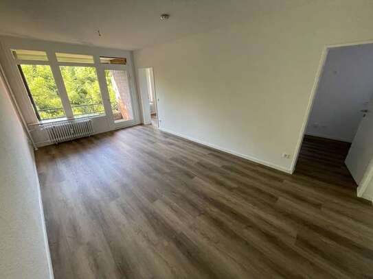 Frisch sanierte 2 Zimmer Wohnung mit Balkon