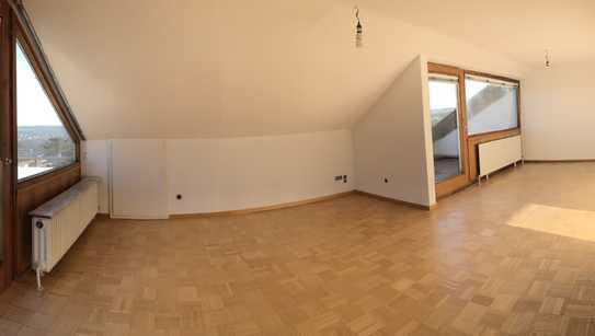 Modernisierte 3,5-Zimmer-DG-Whg. mit Dachterrasse, Balkon und EBK