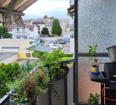 Geschmackvolle, renovierte 2 Zimmerwohnung mit Balkon und EBK im Offenbacher Westend