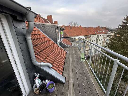 Geschmackvolle 2-Zimmer-Dachgeschosswohnung mit gehobener Innenausstattung mit Balkon in Hannover