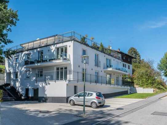 Exklusive 3-Zimmer-Penthouse-Wohnung mit Dachterrasse und EBK in Bad Griesbach i.Rottal