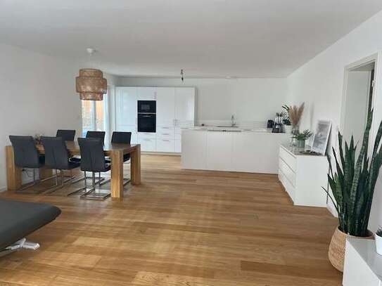 Exklusive 4-Zimmer-Erdgeschosswohnung mit geh. Innenausstattung mit Balkon und EBK in Pfaffenhofen