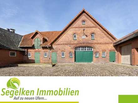 Idyllisch gelgender Bauernhof mit großer Garage, Remise und Ställen