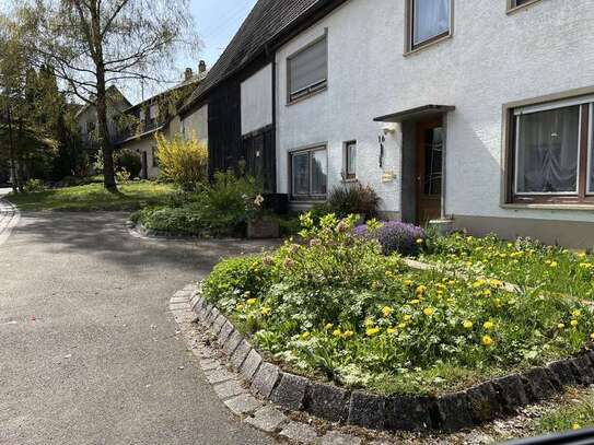 Haus mit großem Garten in Berghülen