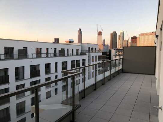 Exklusive 2-Zimmer-Penthouse-Wohnung mit großer Dachterrasse und schönem Skyline-Blick