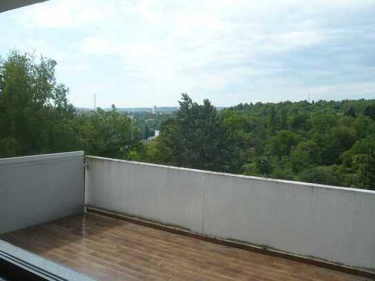 Großzügige Wohnetage mit Fernblick und Terrassenbalkon in bevorzugter Lage