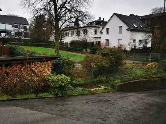 Großes Grundstück in perfekter Lage! Bauvorberscheid vorh.! Grün, ruhig, zentral, süd. Ausrichtung