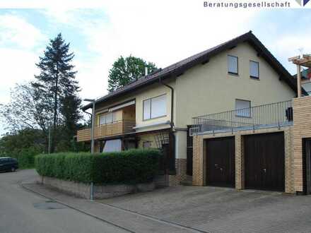 Mehrfamilienhaus mit Garagen