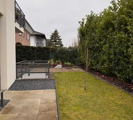 Moderne Maisonette-Wohnung mit eigenem Garten und Terrasse in Müngersdorf