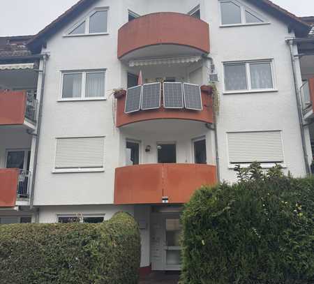 Renovierte 2- Zimmerwohnung mit Balkon und 
Garage