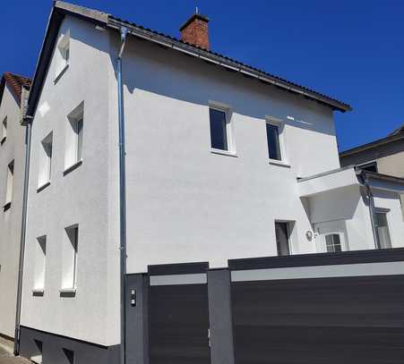 Haus statt Wohnung/ kleines neu ausgebautes Haus in Frankfurt/Schwanheim