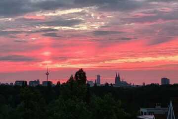 Attraktive 4-Zimmer-Wohnung mit Blick auf den Dom bzw. Kölner Skyline