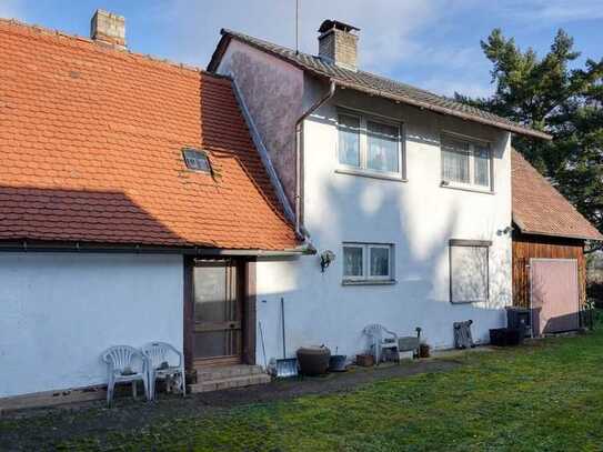 Berg: Ein altes Haus zum Abreißen oder Kernsanieren, mit großem Garten