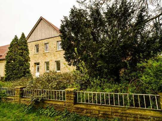 Idyllisches Wohnen im Grünen: Kernsanierte DG-Wohnung mit ländlichem Ausblick und modernem Komfort!