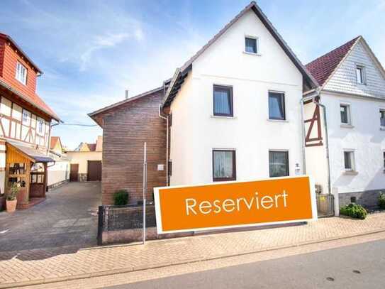 Modernisiert, bezahlbar, massiv: Einfamilienhaus in Reichensachsen mit kleinem Garten