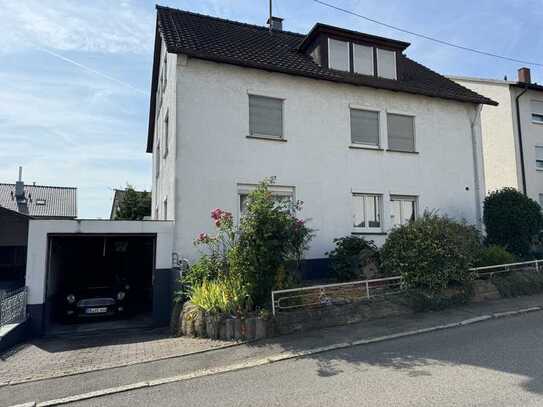 Exklusive, modernisierte 4-Zimmer-Wohnung mit Balkon und Einbauküche in Böblingen